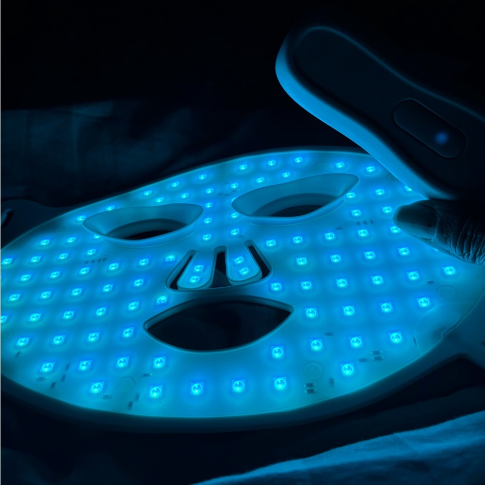 White LED Facial Mask - Picture 2 of 11